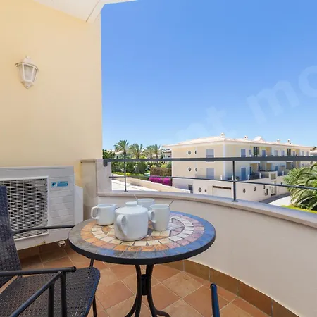 Apartment Mos *